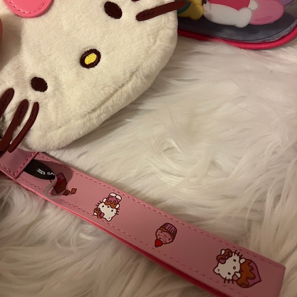 Hello Kitty and Friends Emo Kyun Makeup Bag Hello Kitty Dessert Plush Coin Purse - Picture 4 of 9